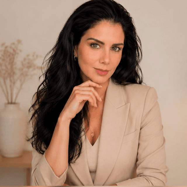 Kelly Krystyna, psicoterapeuta e autora do e-book
